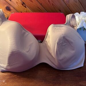 Bra size 42g women’s Cacique lightly lined balconette bra